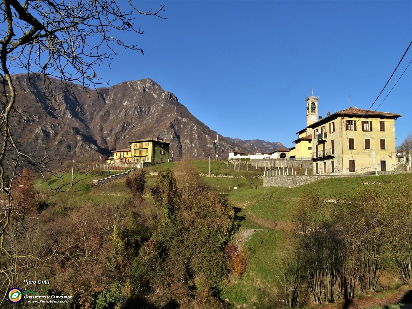 03 La chiesa di Spino al Brembo (470 m).JPG
